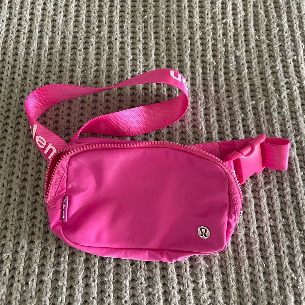 Lululemon Belt Bag Sonic Pink